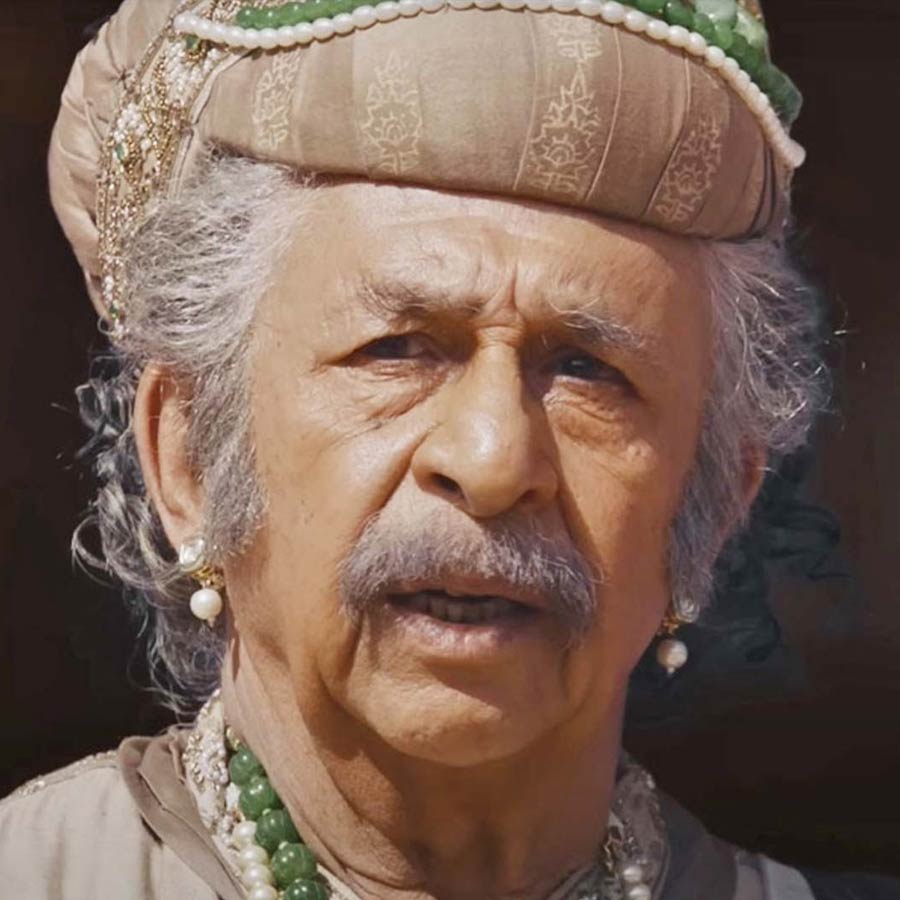 Naseeruddin Shah was married to 15 years older Parveen Murad, took 12 years to pay alimony