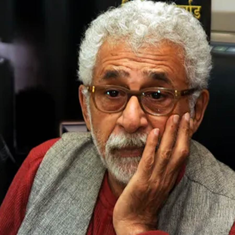 Naseeruddin Shah was married to 15 years older Parveen Murad, took 12 years to pay alimony