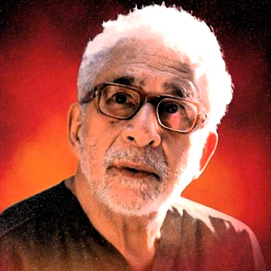 Naseeruddin Shah was married to 15 years older Parveen Murad, took 12 years to pay alimony