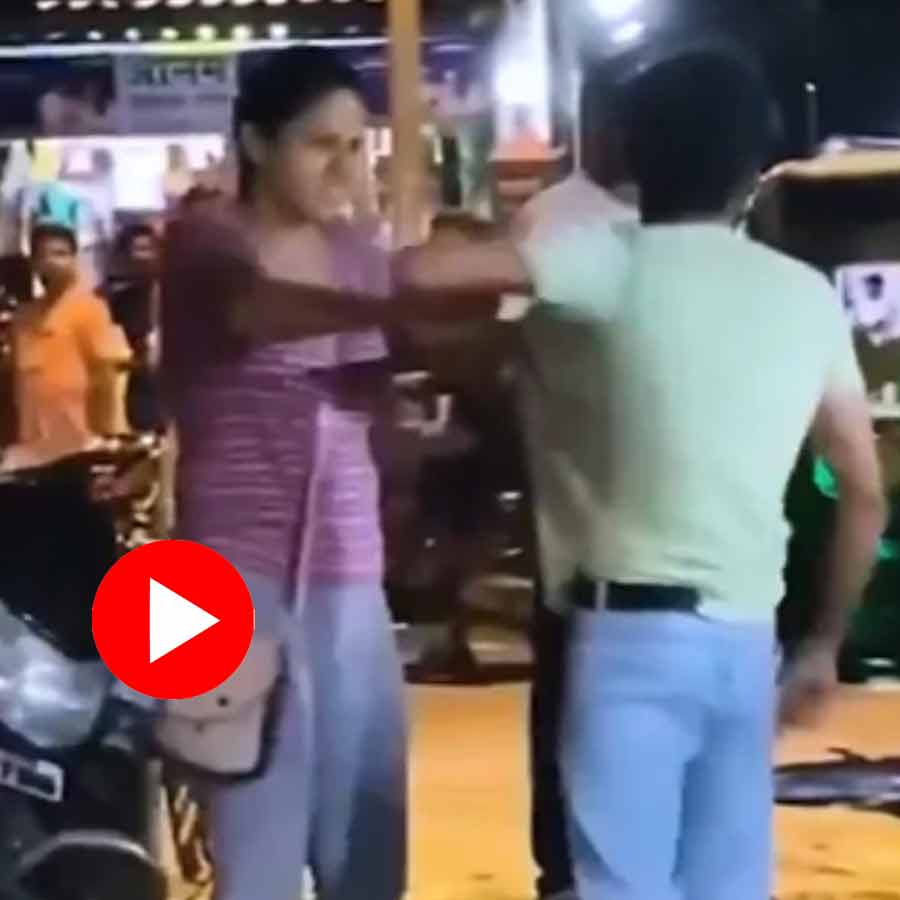 brawl between a man and a woman on a busy street