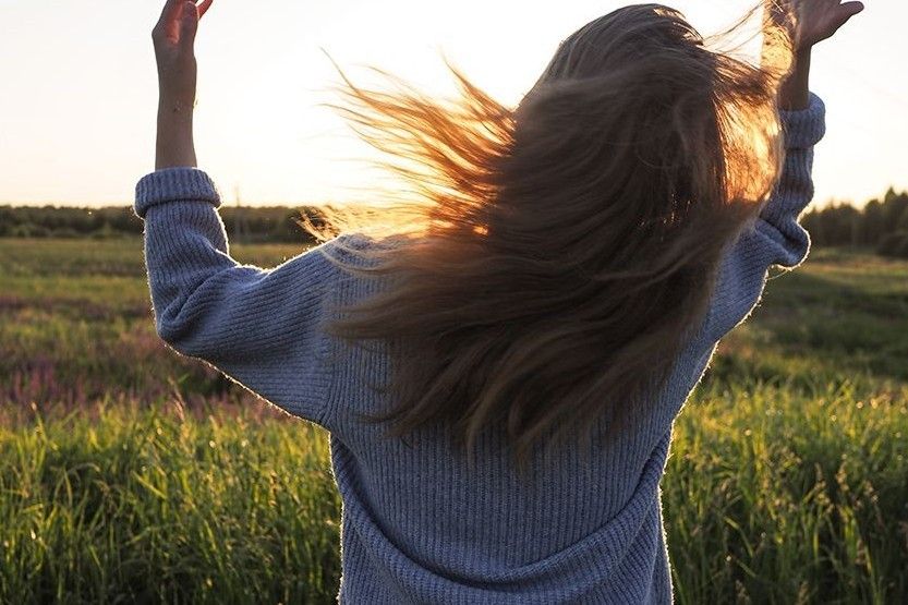 পঞ্চম ধাপ - চুলকে পর্যাপ্ত বিশ্রাম দিন: পুজোর কয়েকটি দিন না হয় হিট দিলেন। কিন্তু, তার পরে চুলকে পর্যাপ্ত বিশ্রাম দিন। এই সময়ে হিট টুল থেকে দূরে থাকুন। চুলকে তার স্বাভাবিক অবস্থায় ফিরিয়ে আনতে পুষ্টি ও আর্দ্রতার জোগান দিন।  (এই প্রতিবেদনটি ‘আনন্দ উৎসব’ ফিচারের একটি অংশ)।