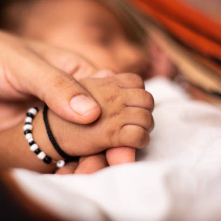 পুজোর আগে বা পরে সন্তান আসার কথা? মেয়ে হলে দেবীর নামে নাম মিলিয়ে নামকরণ করার কথা ভাবছেন? তাহলে জেনে নিন কী কী অপশন হতে পারে। 