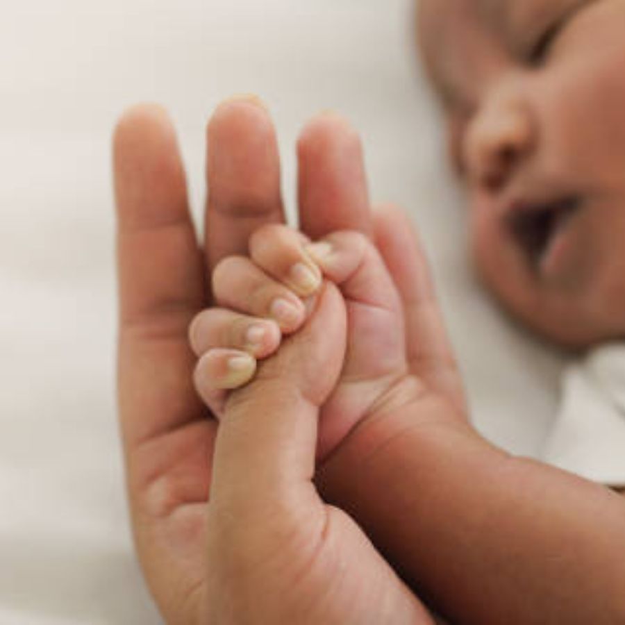 মেয়ের নাম অনিকাও রাখতে পারেন। এই নামের অর্থ যে রূপ দেবীর সৌন্দর্য ও বুদ্ধিকে ফুটিয়ে তোলে। 