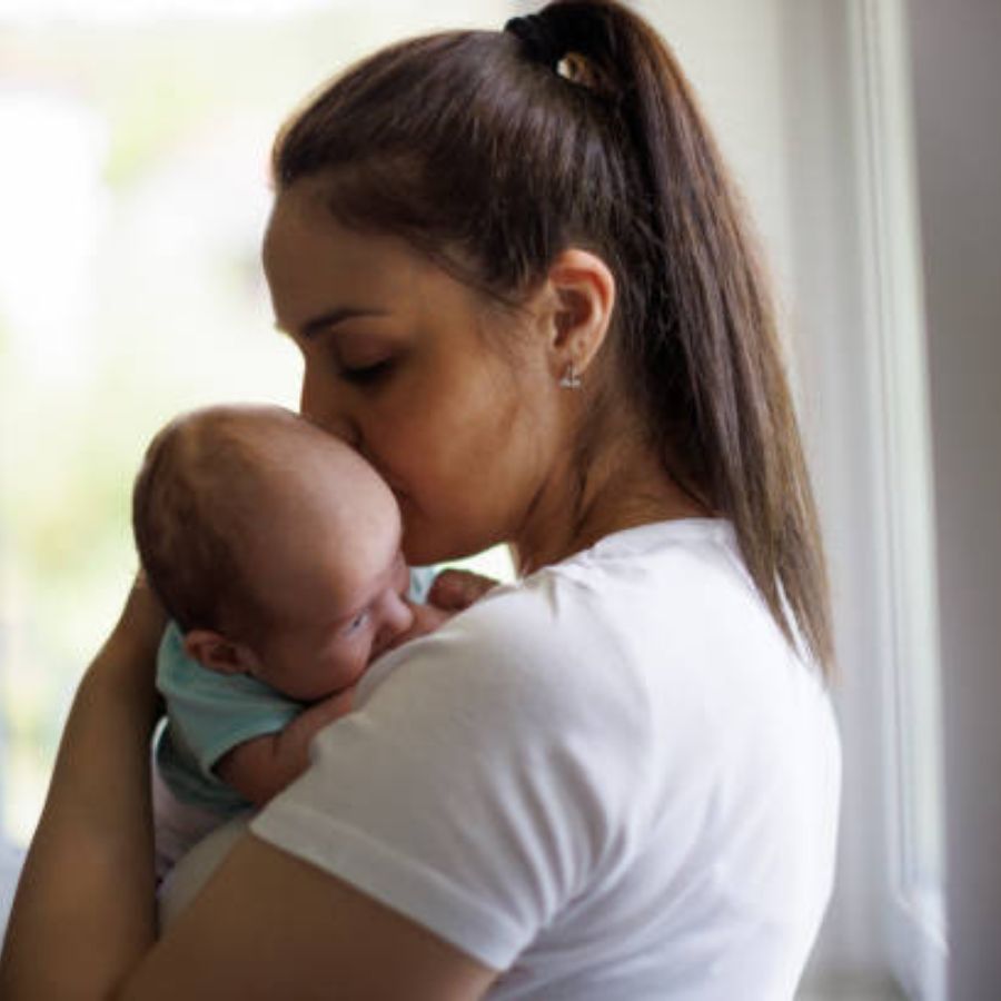 মেয়ে হলে তার নাম হিমানী রাখতে পারেন যার অর্থ হিমবাহের মতো সুন্দর যে দেবী। 