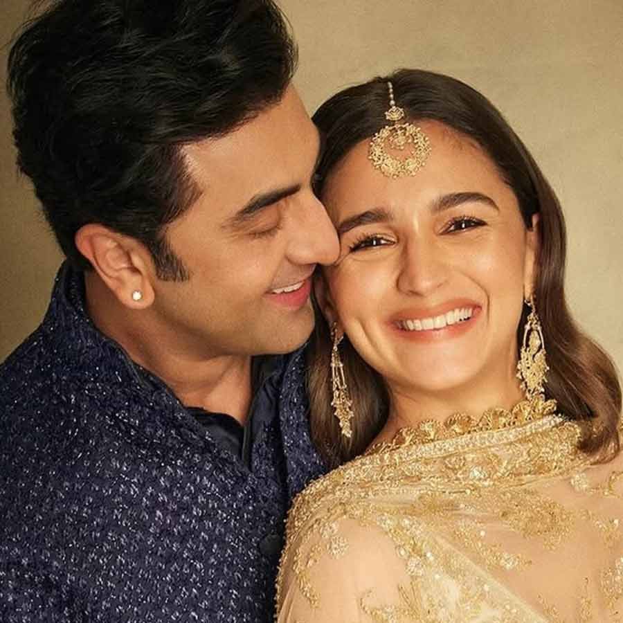 Ranbir kapoor gets 43 kisses and letter on his birthday dgtl