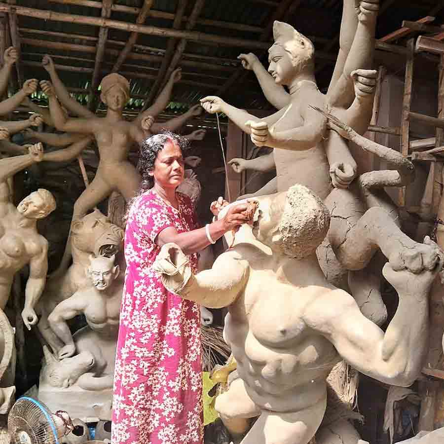 Sadhana Pandit, an idol maker from Tehatta