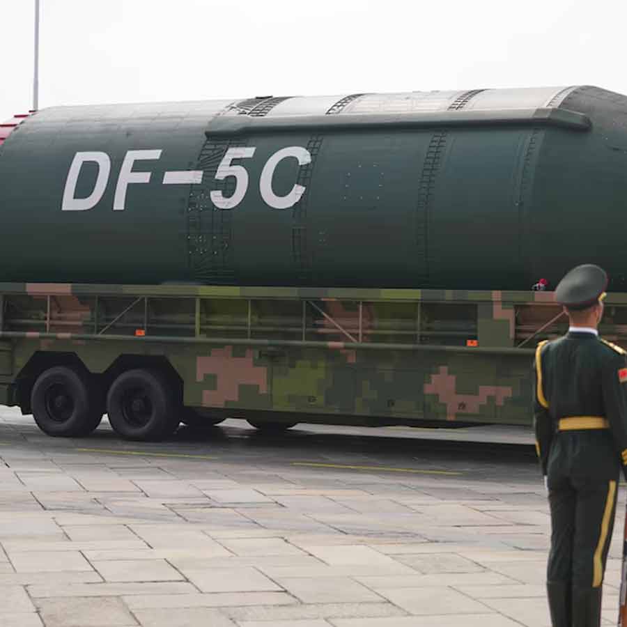 China shows off powerful nuclear missile on V-day parade