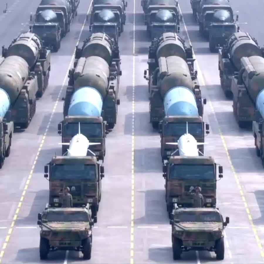 China shows off powerful nuclear missile on V-day parade