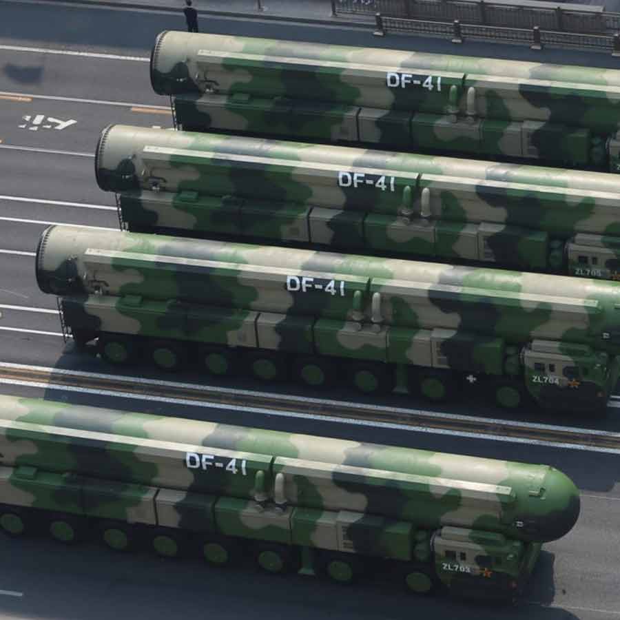 China shows off powerful nuclear missile on V-day parade