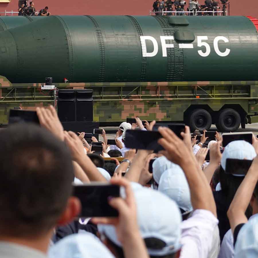 China shows off powerful nuclear missile on V-day parade