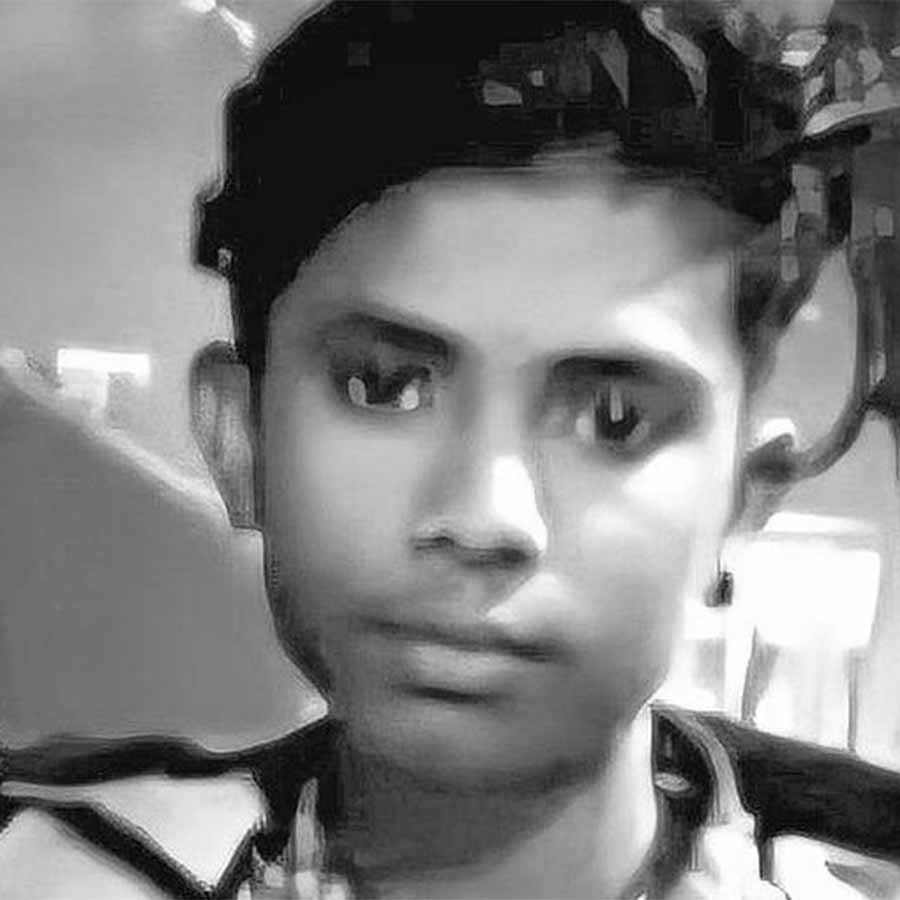 অয়ন গোমস্তা।