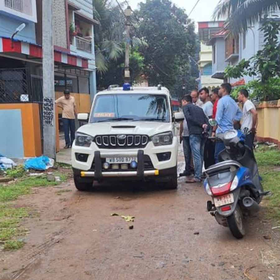 Police sub inspector tried to kill himself after killing his parents by service revolver