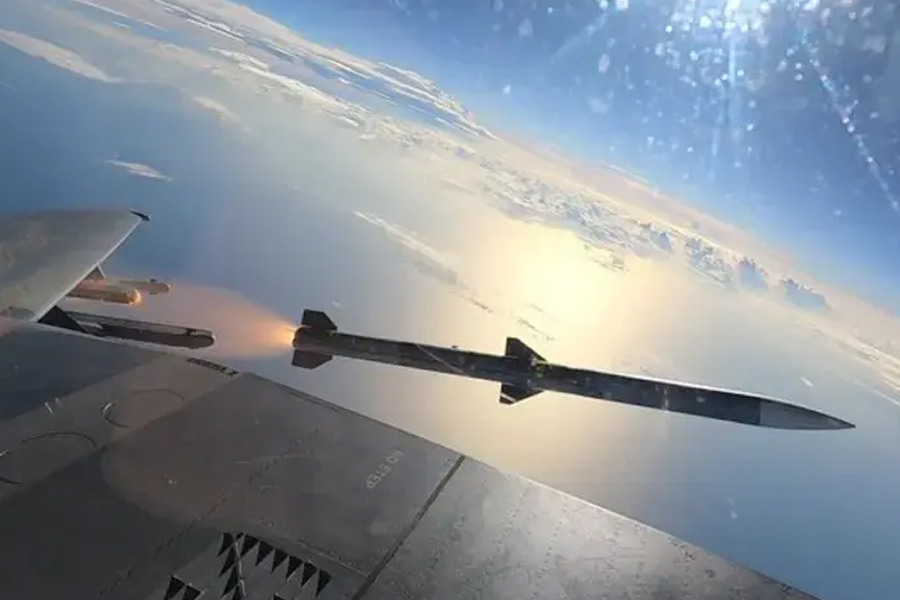 All need to know about AIM-260 Missile, secret Lockheed Martin missile that American Air Force and Navy wants