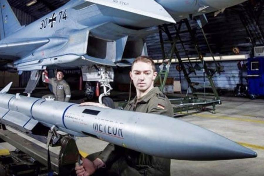 All need to know about AIM-260 Missile, secret Lockheed Martin missile that American Air Force and Navy wants