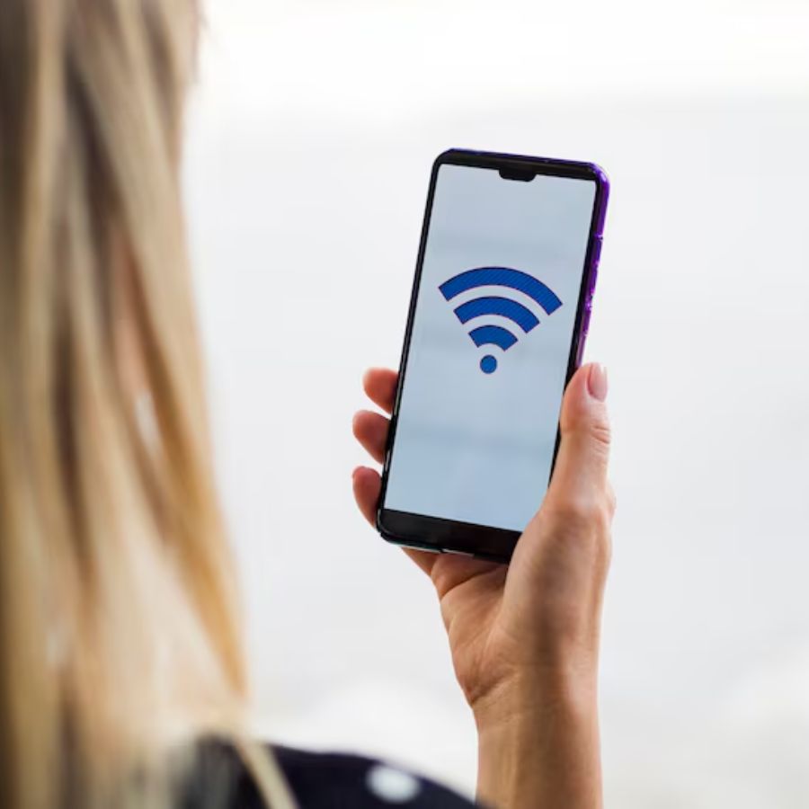 আপনার ফোনের ওয়াইফাই চেক করুন। একাধিক ওয়ারলেস ক্যামেরার ওয়াইফাই নেটওয়ার্কের প্রয়োজন হয়। 