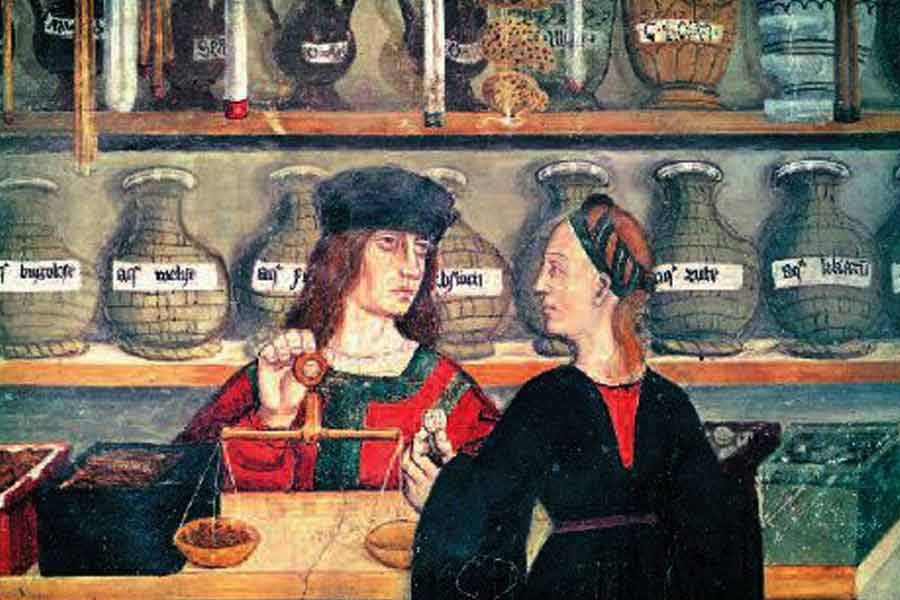 শহরের রহস্যঘেরা গলিঘুঁজিগুলির একটি ওষুধের দোকানে নাকি এই বিশেষ দলটি কাজ করত। সেখানে মহিলারা যেমন তাঁদের ব্যথা-বেদনার কথা বলতে আসতেন, সন্তানপ্রসবের ক্ষেত্রে ফলদায়ী ভেষজ ওষুধও পেতেন। ট্যারট কার্ড পড়ে ভাগ্যগণনাও করা হত তাঁদের। আর এই বিষ হাতবদল হত গোপনে।