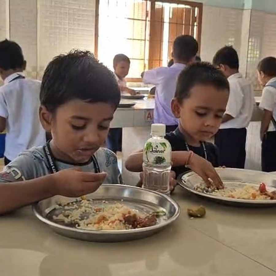 Special food in mid day meal of a school in Siliguri dgtld