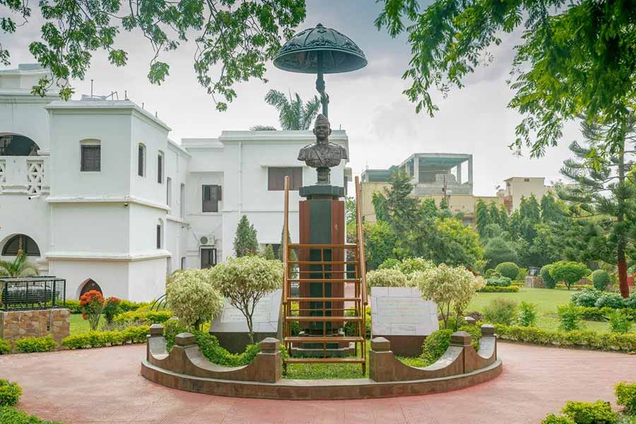 কটক হয়ে আসার সময় ঘুরে নিতে পারেন নেতাজির নামাঙ্কিত সংগ্রহশালা।
