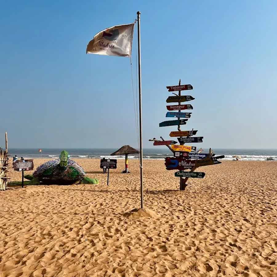 নীলাদ্রি সমুদ্র সৈকত সেজে উঠছে।