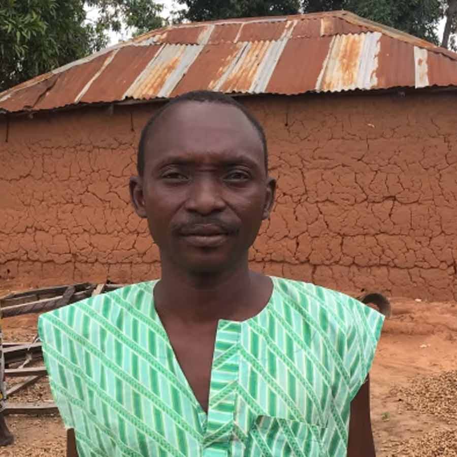 গ্রামবাসীদের অনেকে আবার মনে করেন, আদম এবং ইভের কাহিনি লোকমুখে চলে আসছে ঠিকই, তবে তা অনেকটা মনভোলানো গল্পের মতোই। সেই কাহিনি বর্তমানে অনেকেই যুক্তিহীন বলে মনে করেন।