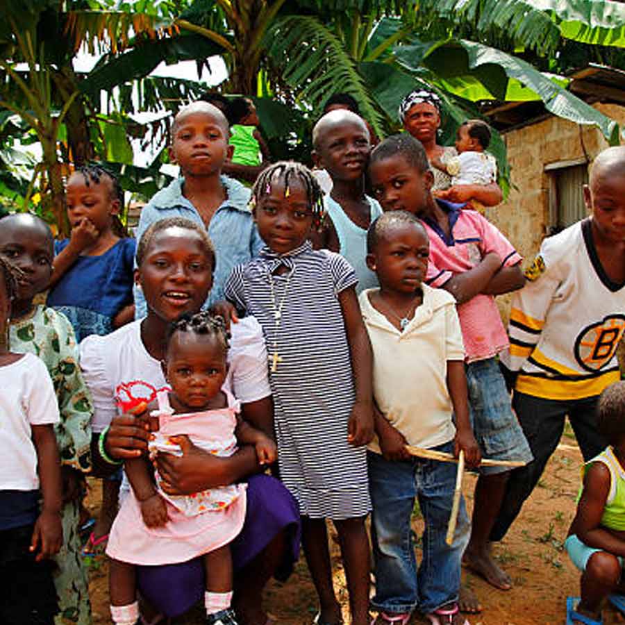 উবাং গ্রামকে যুদ্ধকালীন পরিস্থিতিতে শত্রুদের হাত থেকে রক্ষা করার জন্য নাকি ভিন্ন ভাষায় কথা বলার সিদ্ধান্ত নিয়েছিলেন পূর্বপুরুষেরা। একই জিনিসকে ভিন্ন নামে ডাকলে শত্রুরা ধন্দে পড়ে যেতে পারেন বলে কল্পনা করেছিলেন তাঁরা।