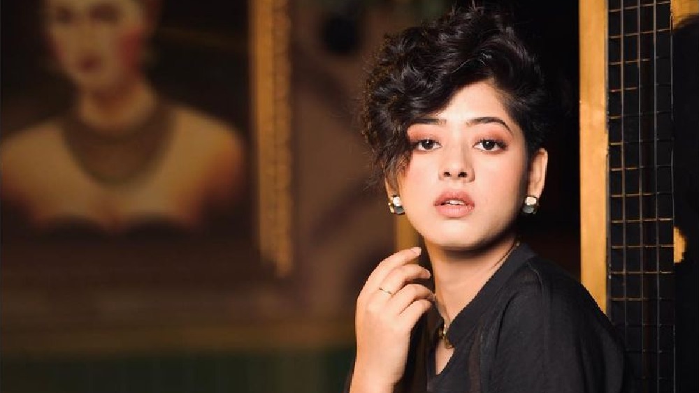  হেয়ার স্টাইল হোক কিংবা পোশাক-আশাক— নিজের সাজ নিয়ে সব সময়েই পরীক্ষানিরীক্ষা করতে ভালবাসেন দিতিপ্রিয়া।