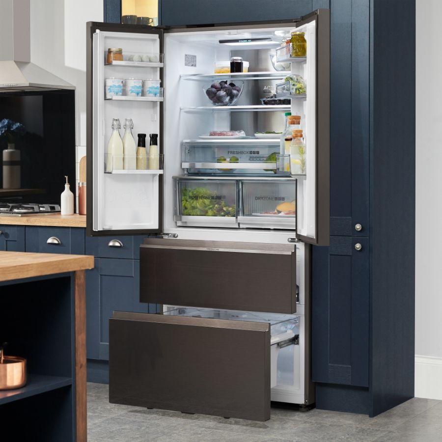 হায়ার ১৭০ এল ৩ স্টার ডায়রেক্ট কুল রেফ্রিজারেটর: ছোট পরিবারের জন্য এই মডেলটি খুবই উপযুক্ত। এতে আছে ১ ঘণ্টার আইসিং টেকনোলজি, যা দ্রুত বরফ তৈরি করে। এর ডিউরেবল কম্প্রেসর দীর্ঘস্থায়ী পারফরম্যান্স দেয়। এতে আছে রিমুভেবল অ্যান্টি-ফাঙ্গাল গ্যাসকেট এবং মজবুত গ্লাস শেলফ।