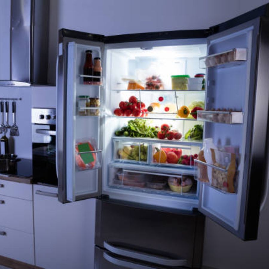 ভোল্টাস বেকো ১৮৩ এল ২ স্টার ডায়রেক্ট কুল রেফ্রিজারেটর: ভোল্টাস এবং বেকো-র যৌথ উদ্যোগে তৈরি এই ফ্রিজটি টেকসই এবং আকর্ষণীয় ডিজাইনের। এটিতে আছে নিও ফ্রস্ট প্রযুক্তি, যা ফ্রিজে বরফ জমতে দেয় না। মজবুত কাচের শেলফ এবং অ্যান্টি-ব্যাকটেরিয়াল গ্যাসকেটের এই ফ্রিজটি কম শব্দ করে এবং বিদ্যুৎ সাশ্রয়ী। (প্রতীকী চিত্র)