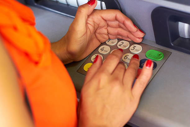 এটিএম ব্যবহারে সাবধান: এটিএম থেকে টাকা তোলার সময়ে আশপাশের পরিবেশ ভাল ভাবে খেয়াল রাখুন। এটিএম মেশিনে কোনও বাড়তি ডিভাইস লাগানো আছে কি না, দেখে নিন।