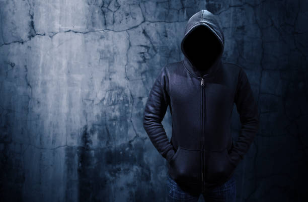  অপরিচিতের সঙ্গে আলাপ নয়: পুজোয় অনেকে নতুন মানুষের সঙ্গে পরিচিত হন। তবে, তাঁদের সঙ্গে ব্যক্তিগত তথ্য বা আর্থিক বিষয় নিয়ে আলোচনা করার আগে সতর্ক থাকুন। অপরিচিতদের উপরে সহজেই ভরসা করবেন না।  (এই প্রতিবেদনটি ‘আনন্দ উৎসব’ ফিচারের একটি অংশ)।