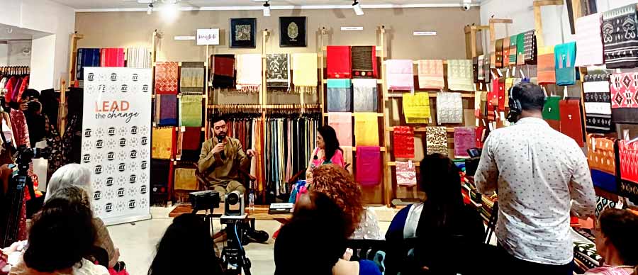 সিমা গ্যালারিতে ফ্যাশন-আড্ডা।