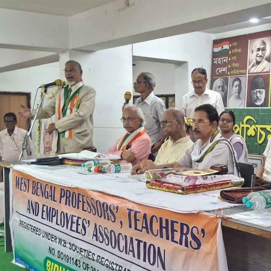 শিক্ষক দিবসের অনুষ্ঠানে প্রদেশ কংগ্রেস নেতৃত্ব। বিধান ভবনে।