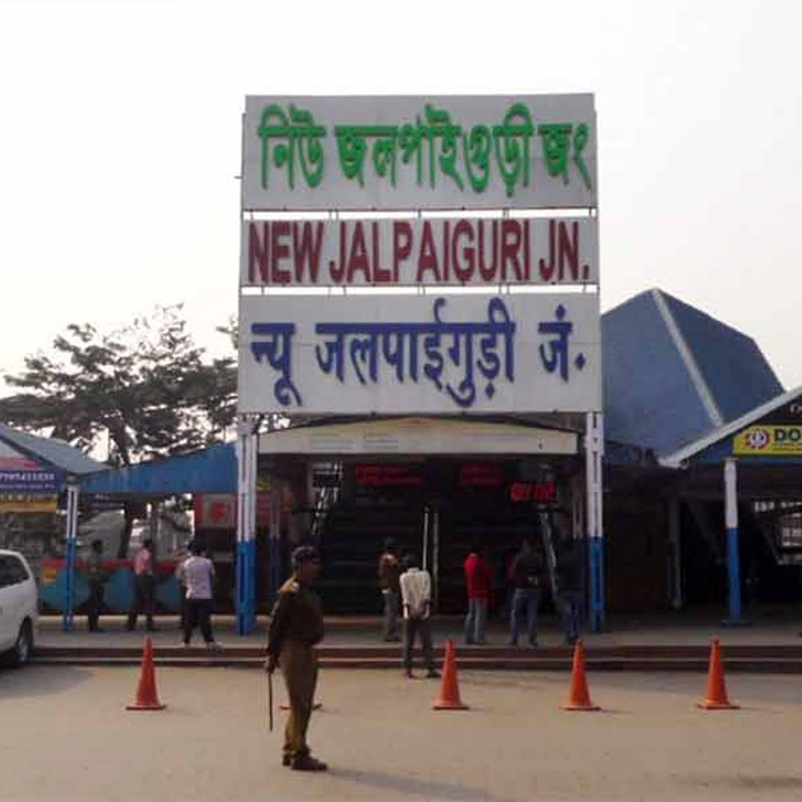 Passengers in distress as emergency ticket counter at NJP station was closed at night