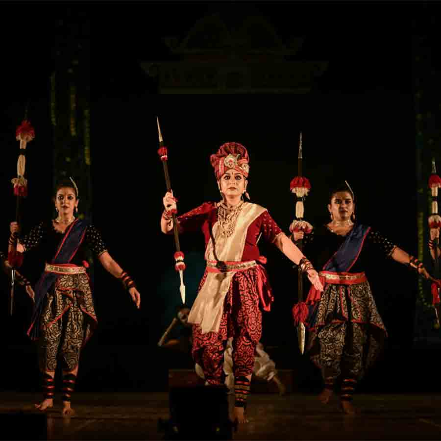 Review of a cultural programme held at Rabindra Sadan presented by Bhawanipore Baikali