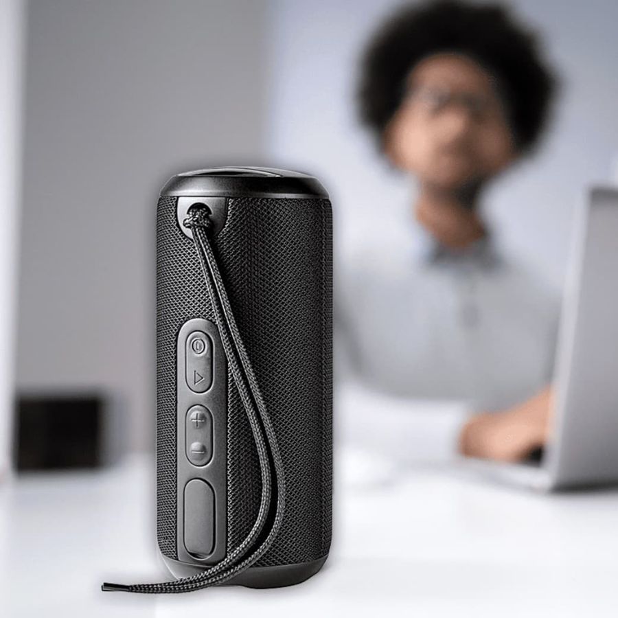 তবে একটি ভাল স্পিকার কেনার আগে কিছু জরুরি বিষয় মাথায় রাখা দরকার। যেমন - সাউন্ড কোয়ালিটি, ব্যাটারি লাইফ, ডিজাইন এবং পোর্টেবিলিটি, কানেক্টিভিটি এবং ওয়াটার প্রুফ প্রযুক্তি। এ বার জেনে নেওয়া যাক কোন বাজেটে কেমন স্পিকার মিলবে।