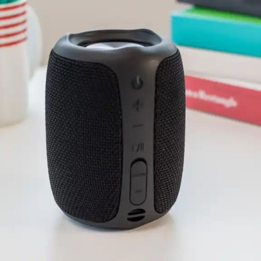 একই দামের মধ্যে মিভি রোম ২ কিনতে পারেন। ভারতীয় ব্র্যান্ডের এই স্পিকারটির সাউন্ড কোয়ালিটি বেশ ভাল। এর ব্যাটারি লাইফ প্রায় ৬-৭ ঘণ্টা। এটিও জলরোধী এবং খুব হালকা। ফ্লিপকার্ট, অ্যামাজন-এর মতো অনলাইন প্ল্যাটফর্মে পাওয়া যায় এই স্পিকার।