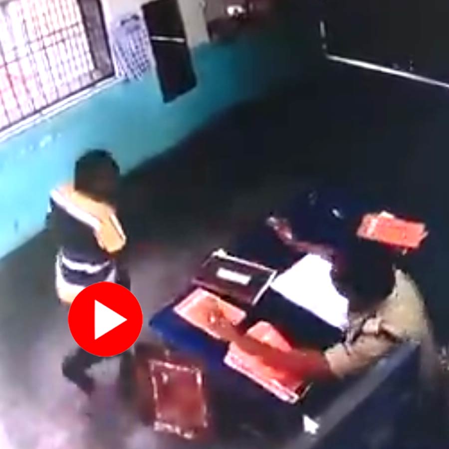 two prisoners on remand escaped from the jail