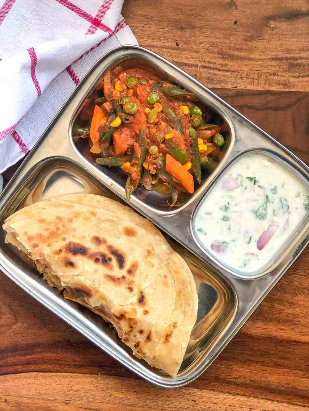 ভূরিভোজের সঙ্গী: মাছের রায়তা গরম ভাত, পোলাও বা পরোটার সঙ্গে দারুণ মানানসই। পুজোর মেনুতে এটি অতিথিদের মন জয় করে নিতেই পারে কিন্তু!  (এই প্রতিবেদনটি ‘আনন্দ উৎসব’ ফিচারের একটি অংশ)।