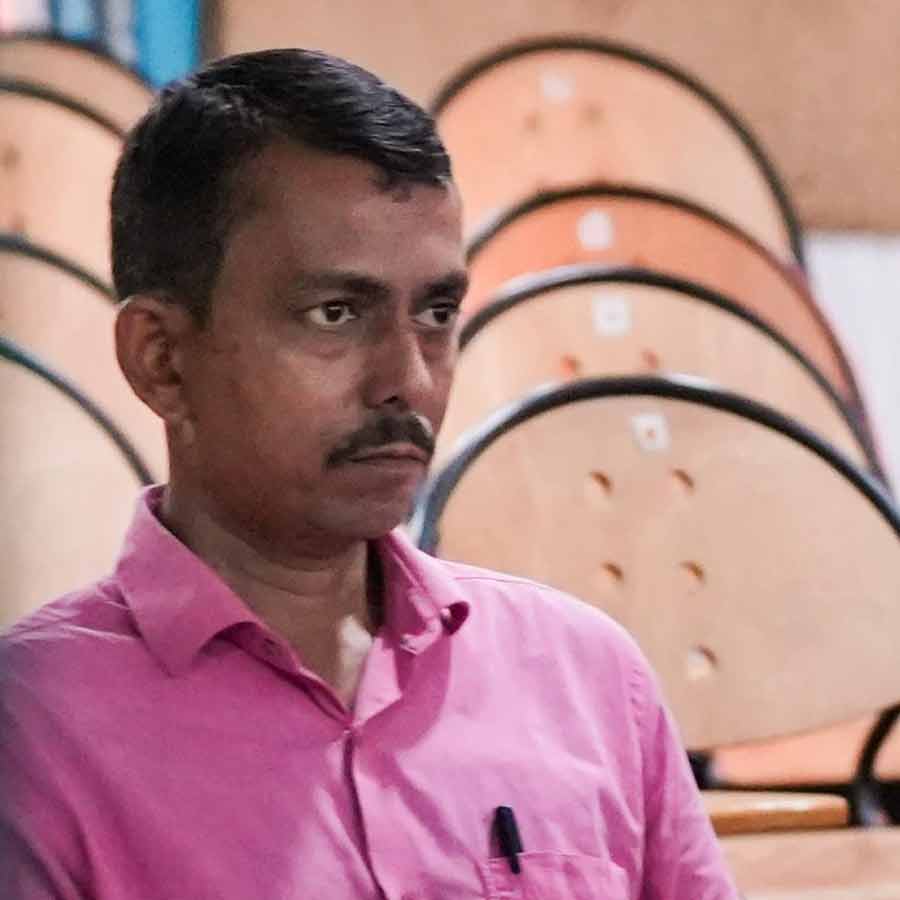 Maoist leader Arnab Dam sits on hunger strike in Burdwan jail