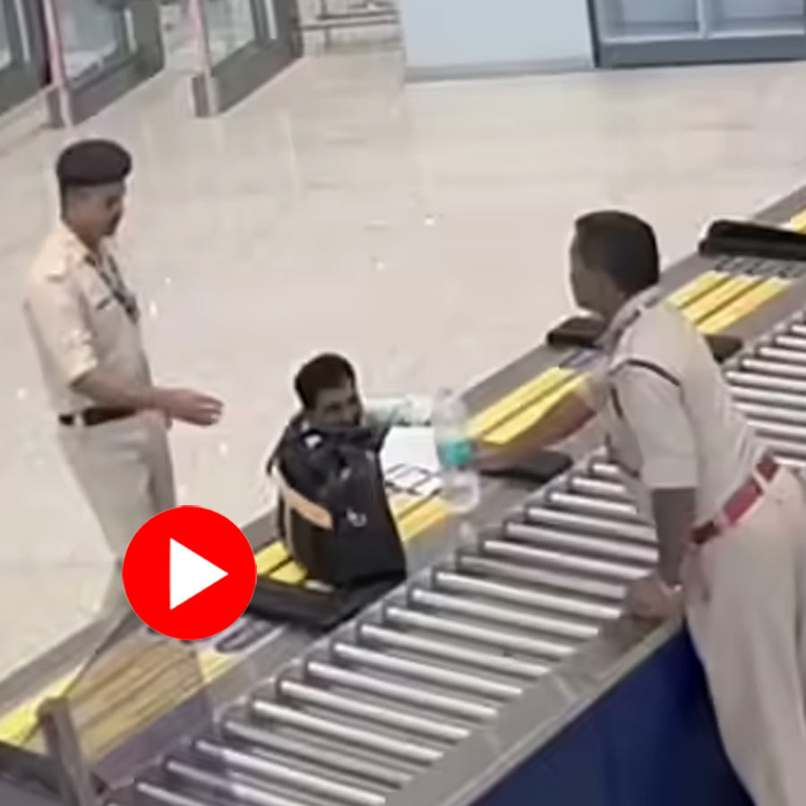 CISF officer swiftly performing CPR on the unconscious passenger
