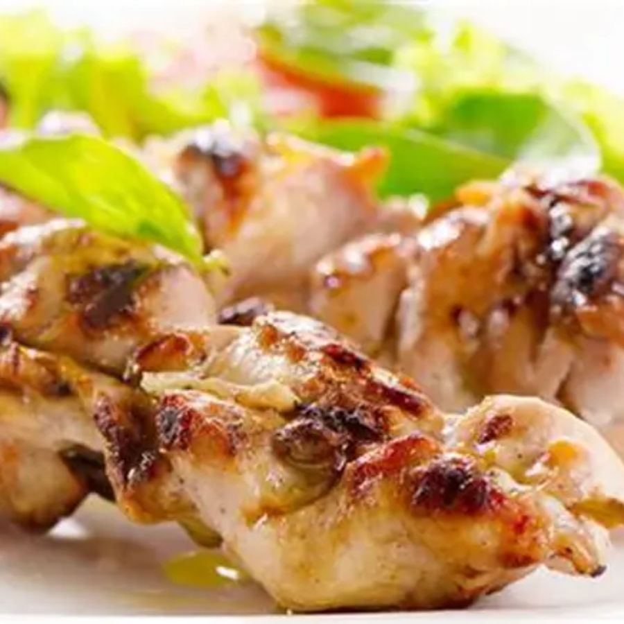 তবে আর কী, এ বার পুজোয় বাগবাজার গেলে কেবল ঠাকুর দেখা নয়, জমিয়ে চলুক ভূরিভোজ। এই দোকানগুলি ছাড়াও একাধিক অনামী স্ট্রিট ফুডের স্টল রয়েছে। সেখানেও ঢুঁ মারবেন নাকি? ( এই প্রতিবেদনটি ‘আনন্দ উৎসব’ ফিচারের একটি অংশ)।