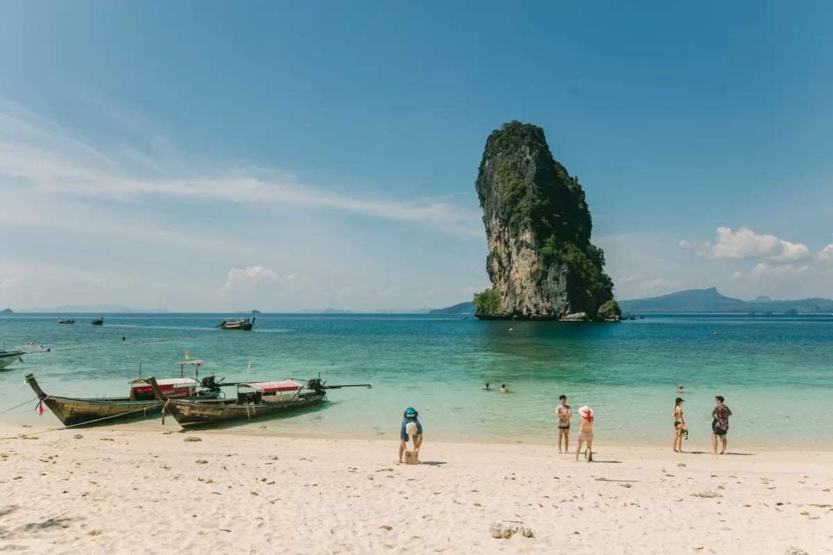 আনুমানিক খরচ: বিমান ভাড়া বাদ দিয়ে জনপ্রতি ৩০ থেকে ৪০ হাজার টাকার মধ্যে একটি ১০ দিনের ভ্রমণ পরিকল্পনা করতে পারেন।