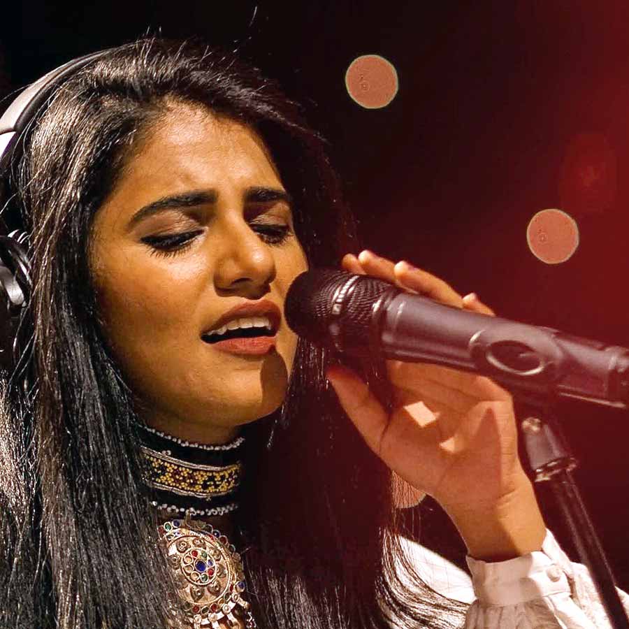 Pakistani Singer Quratulain Balouch attacked By Brown Bear While Sleeping In Tent dgtl
