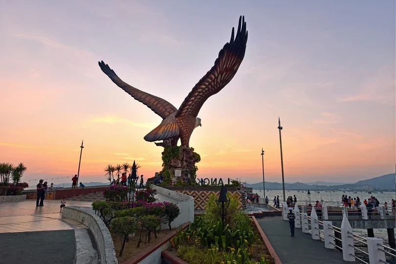 বিমান ভাড়া বাদ দিয়ে জনপ্রতি ৪০,০০০ থেকে ৫০,০০০ টাকার মধ্যে ১০ দিনের জন্য এই দেশে ভ্রমণ করা যেতে পারে।