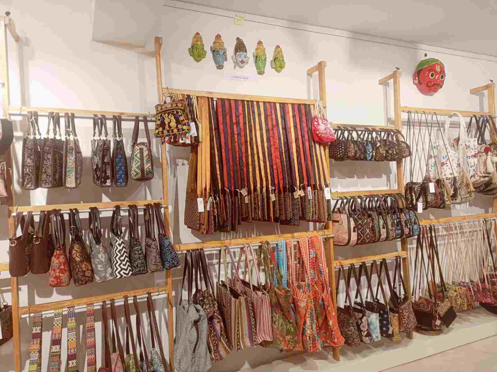 ‘আর্ট ইন লাইফ’ প্রাক্‌-পুজো প্রদর্শনী।