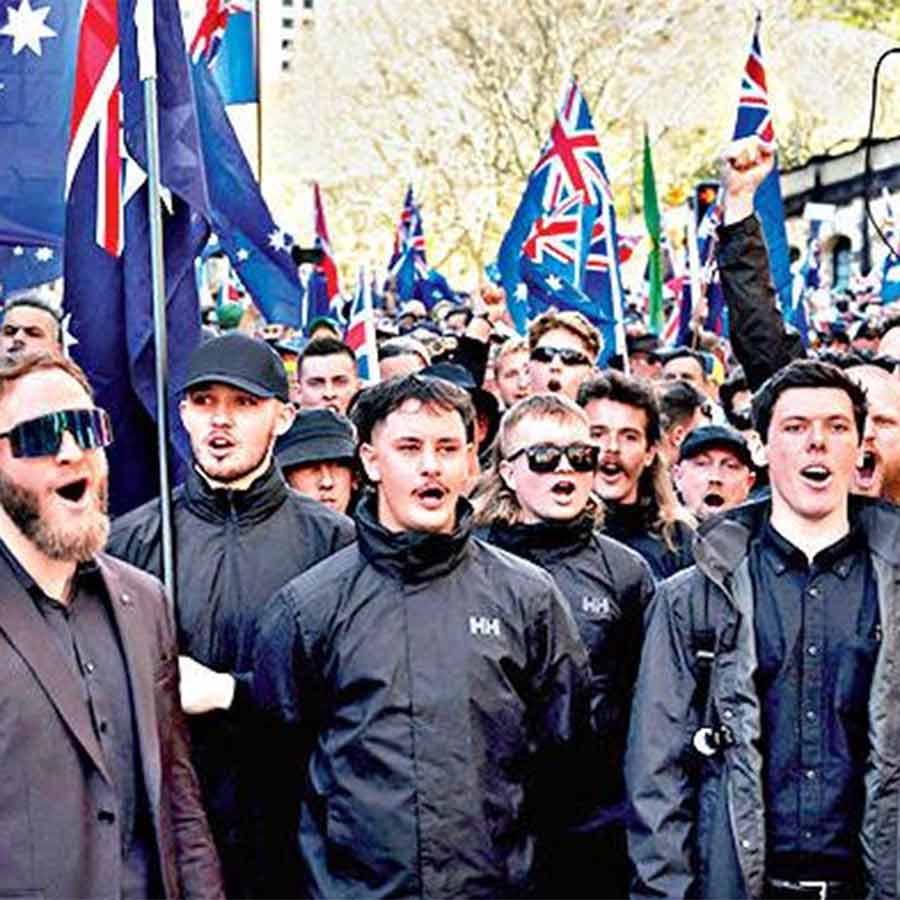 ক্ষোভ: সিডনিতে অভিবাসী-বিরোধীরা।