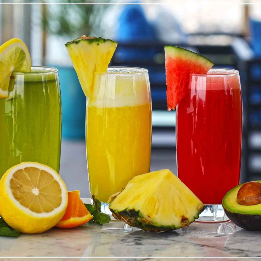 অষ্টমীর অঞ্জলি হোক বা বিজয়ার মিষ্টিমুখ, পানীয়ের তালিকায় কিছু না কিছু তো চাই-ই! কিন্তু পুজো মানেই কি শুধু কোমল পানীয় বা কড়া পানীয়? একেবারেই না! এ বারে পুজোর আড্ডায় বরং কিছু অন্য রকম, দেশি স্বাদের পানীয় থাকুক।