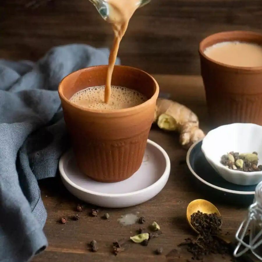 সব শেষে বাঙালির নস্ট্যালজিয়া, অভ্যাস, আড্ডার চিরন্তন অঙ্গ– চা। আড্ডা জমে চায়ের কাপেই। (এই প্রতিবেদনটি ‘আনন্দ উৎসব’ ফিচারের একটি অংশ)। 