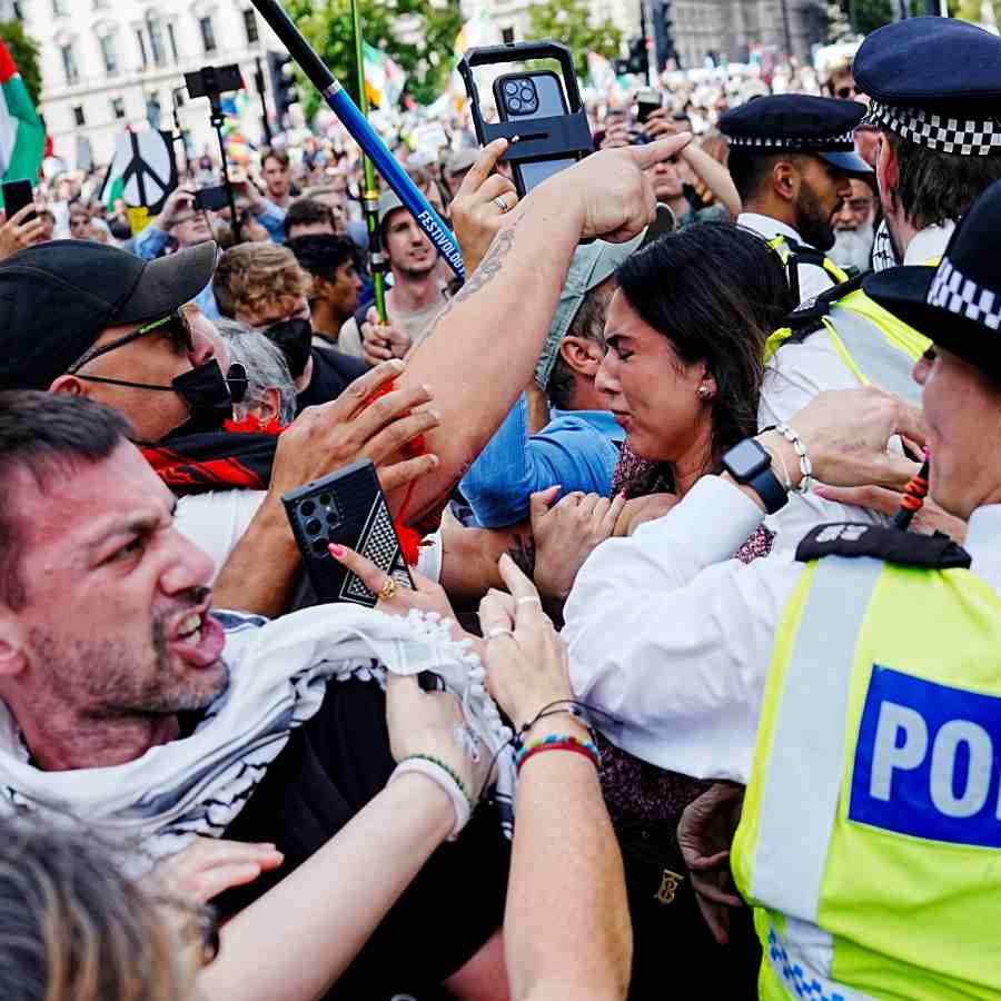 London Police arrests many protester for demonstration in support of banned Palestinian group dgtl
