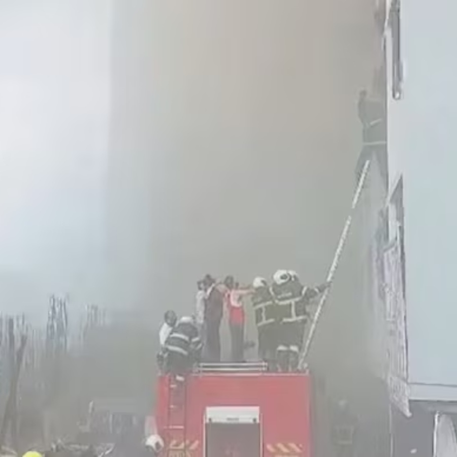 Fire erupts at a multi storey building in Dahisar Mumbai dgtl